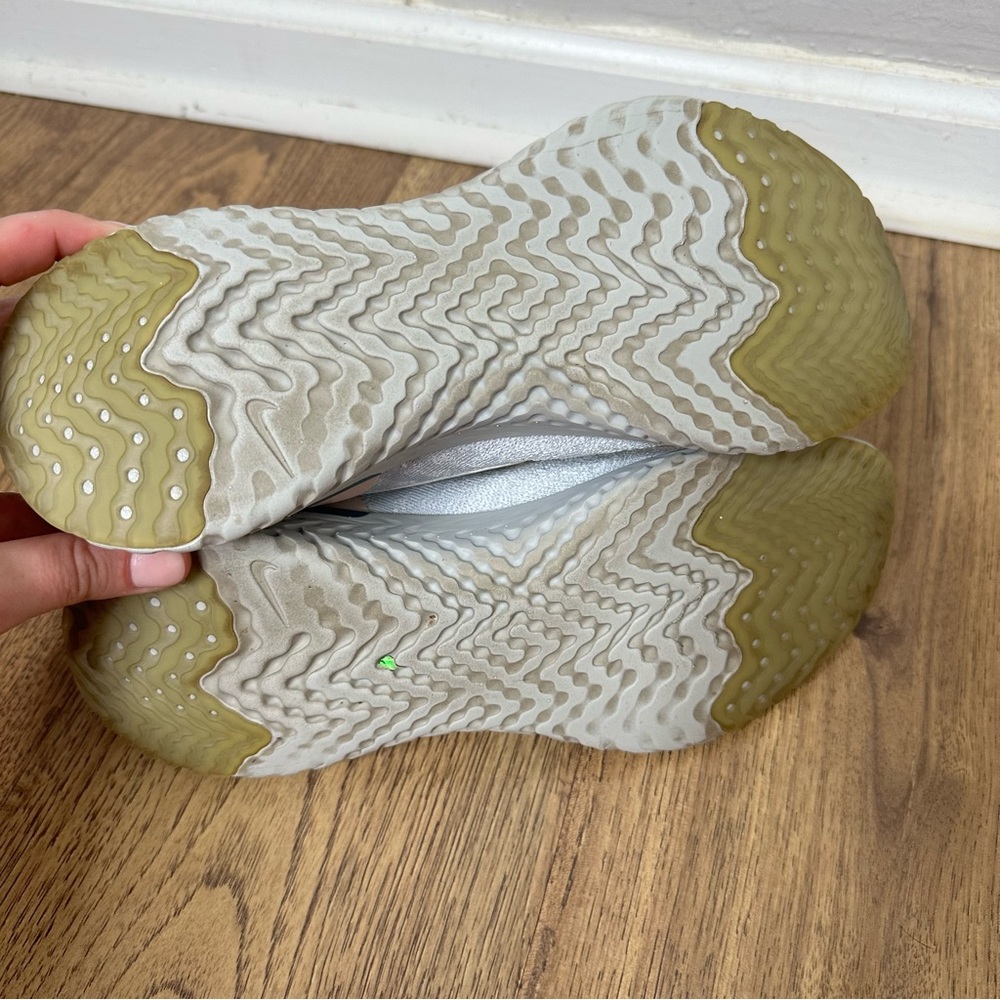 Nike Epic React Flyknit 2 Size 10.5 - image 6